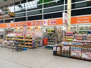 ドラッグセガミ 田町店の写真